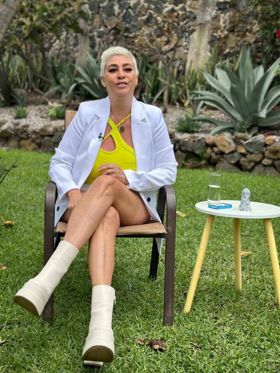 Miriam Cervantes en una imagen íntima y elegante.